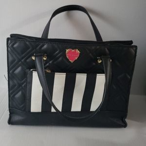 Women's Betsey Johnson large handbagg
